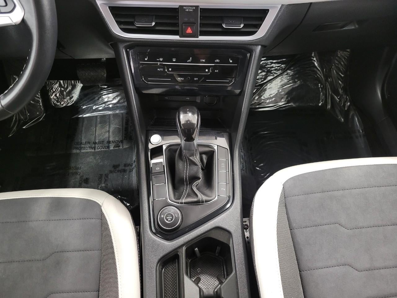 2025 Volkswagen Taos SE 4MOTION
