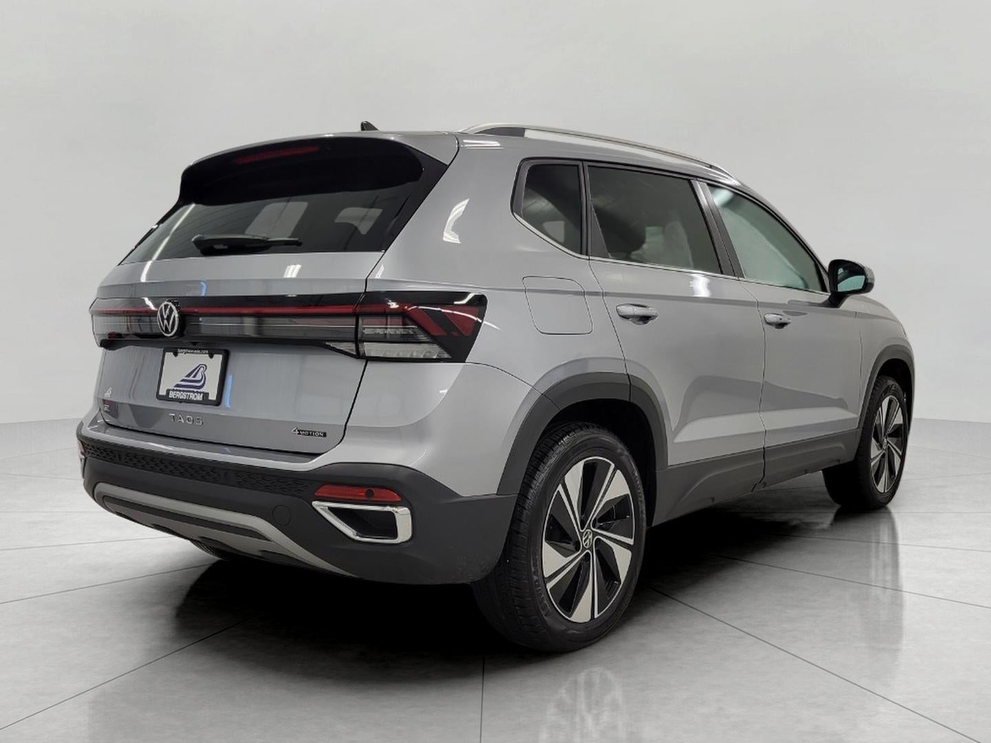 2025 Volkswagen Taos SE 4MOTION