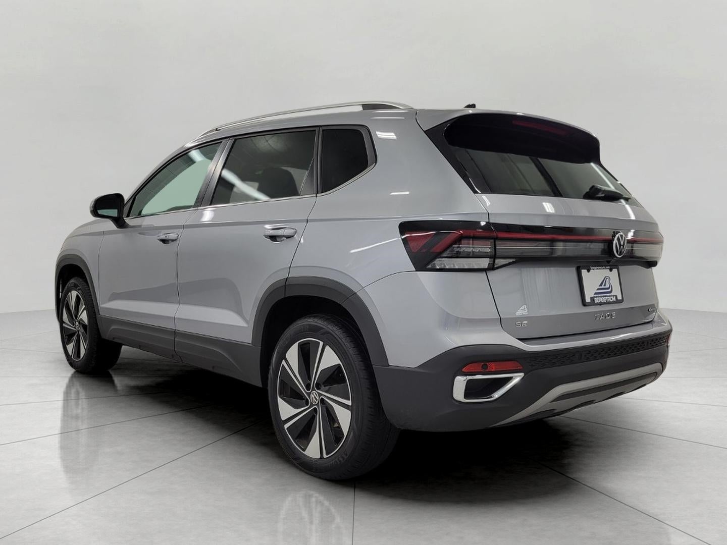 2025 Volkswagen Taos SE 4MOTION