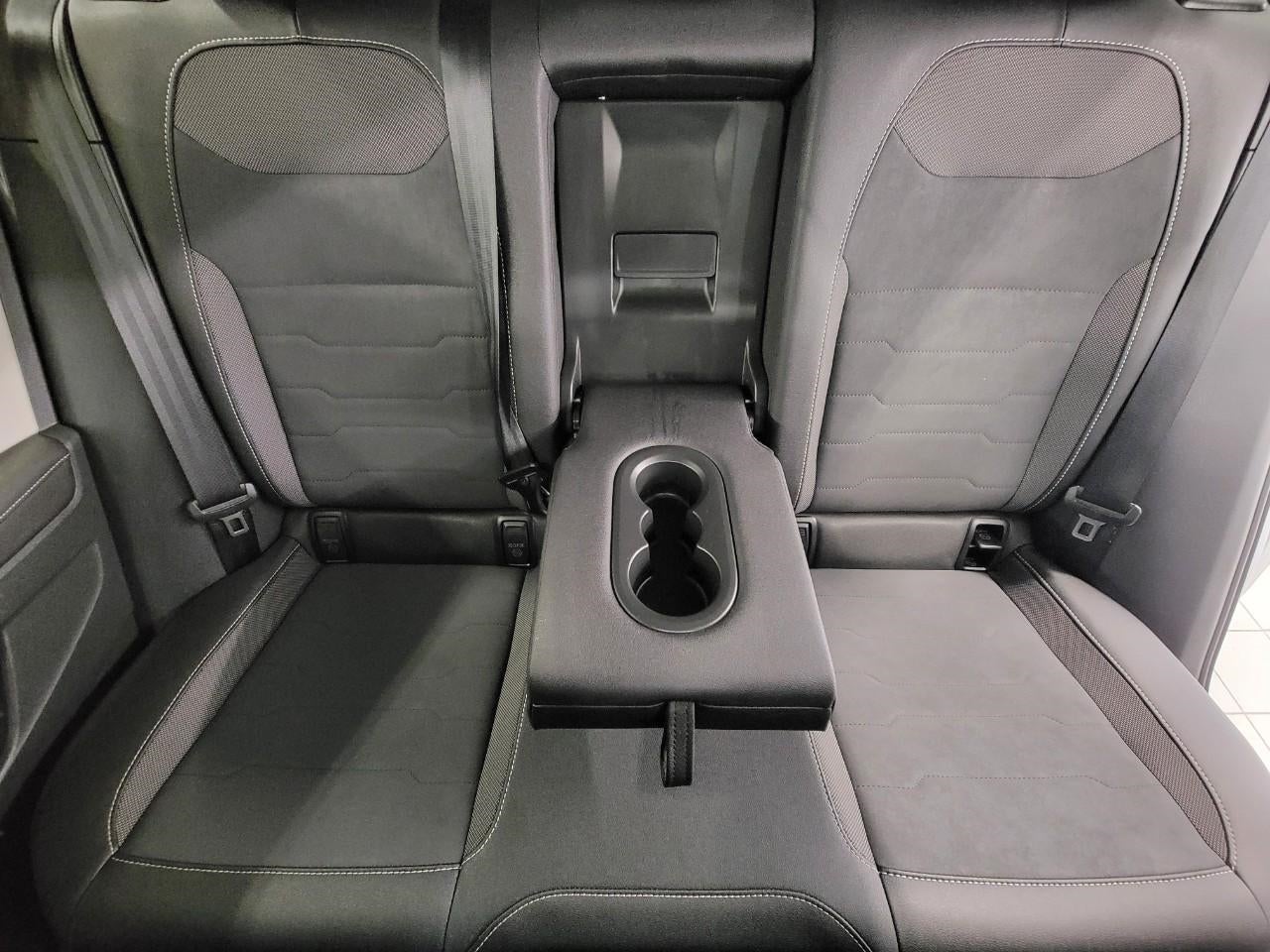2025 Volkswagen Taos SE 4MOTION