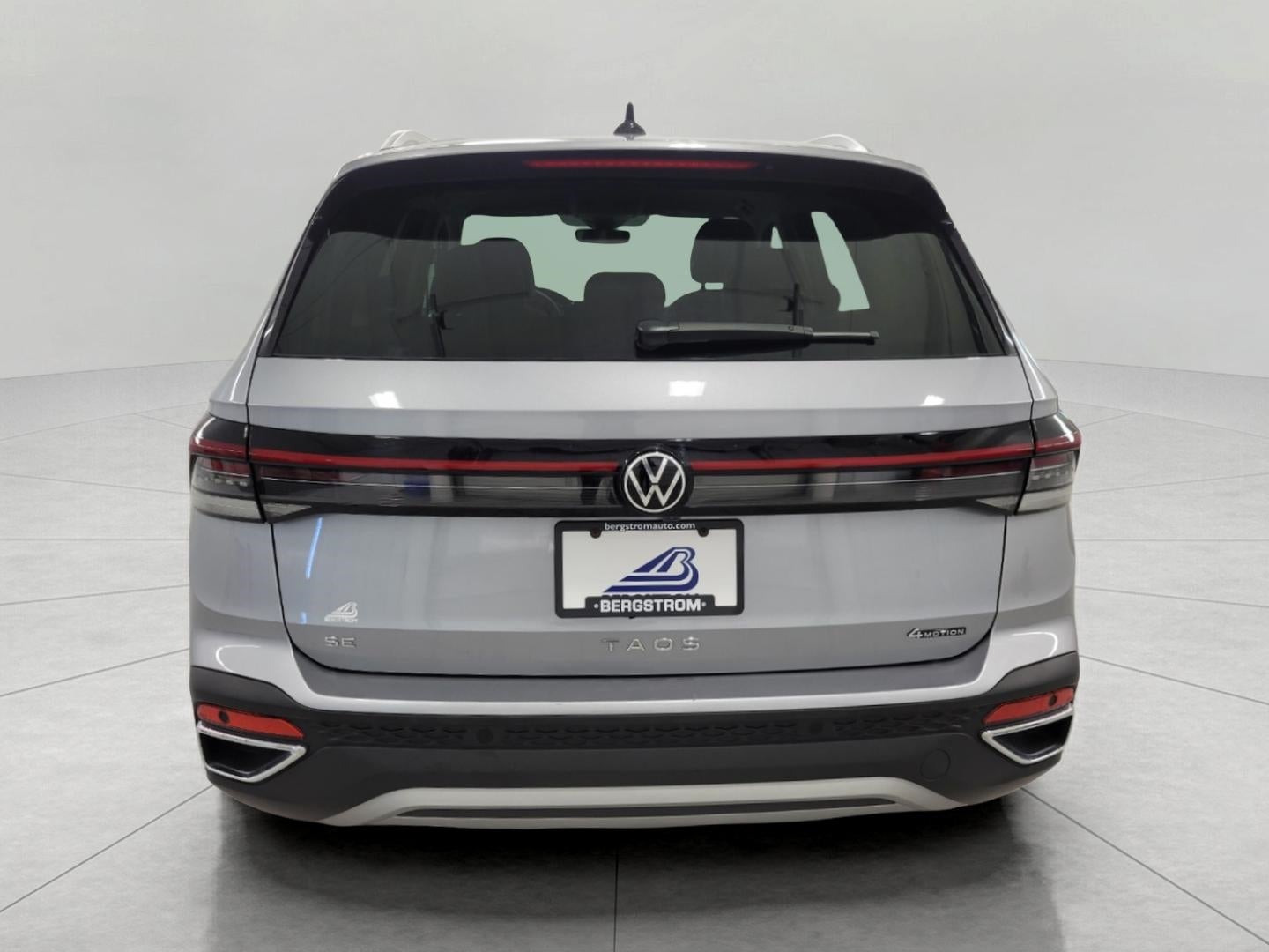 2025 Volkswagen Taos SE 4MOTION
