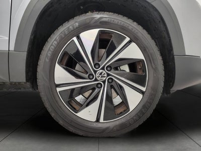 2025 Volkswagen Taos SE 4MOTION