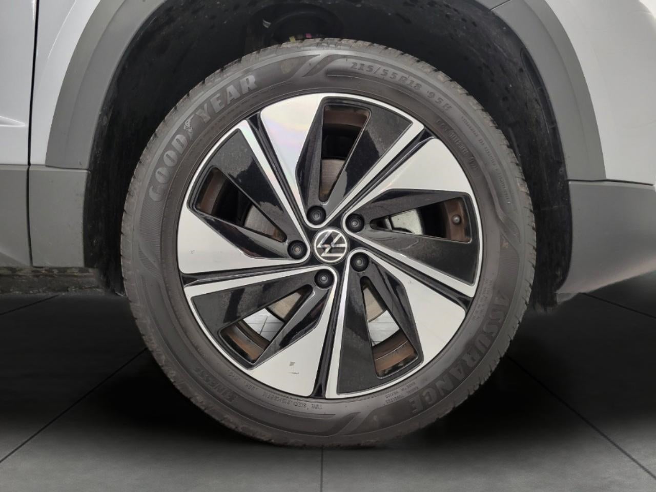 2025 Volkswagen Taos SE 4MOTION