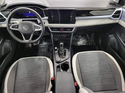 2025 Volkswagen Taos SE 4MOTION