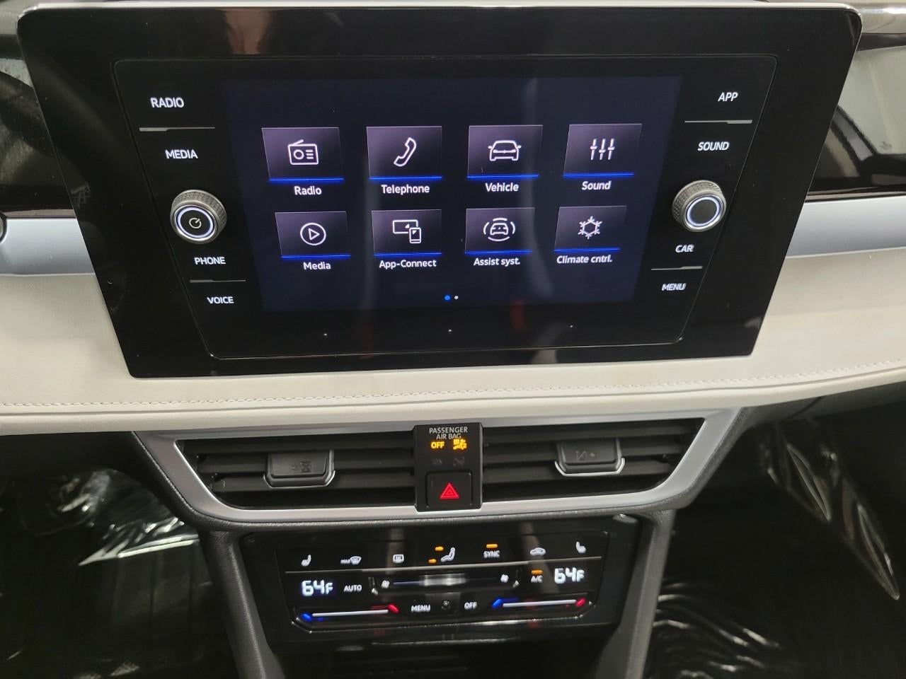 2025 Volkswagen Taos SE 4MOTION