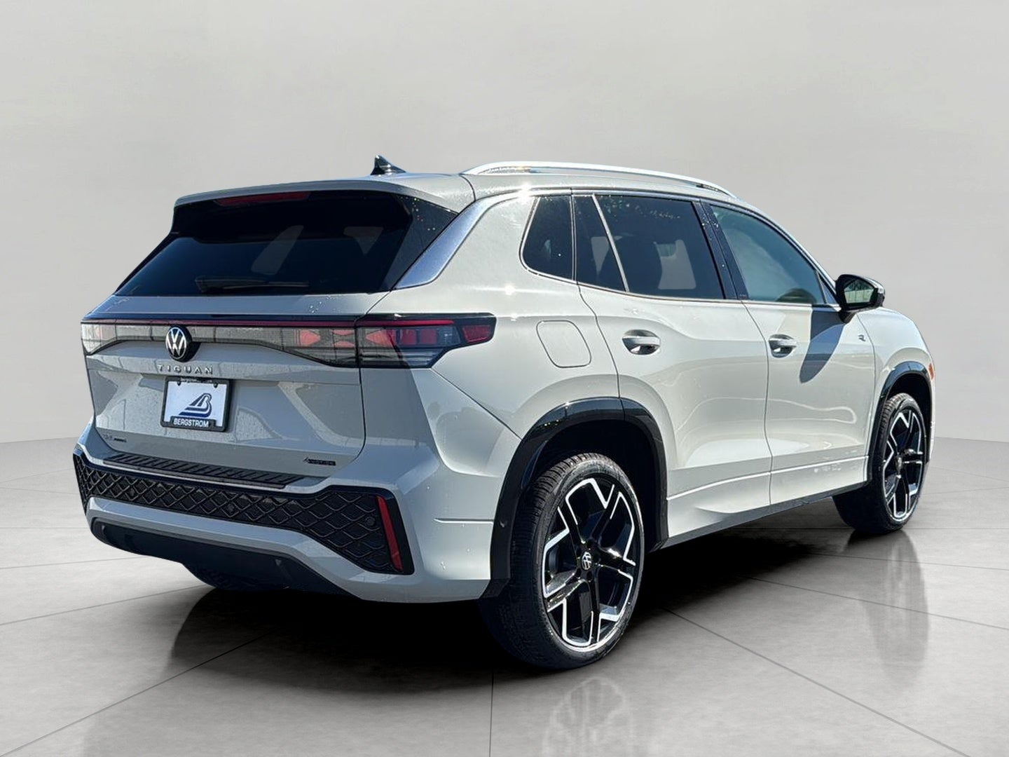 2026 Volkswagen Tiguan SEL R-Line Turbo 4MOTION