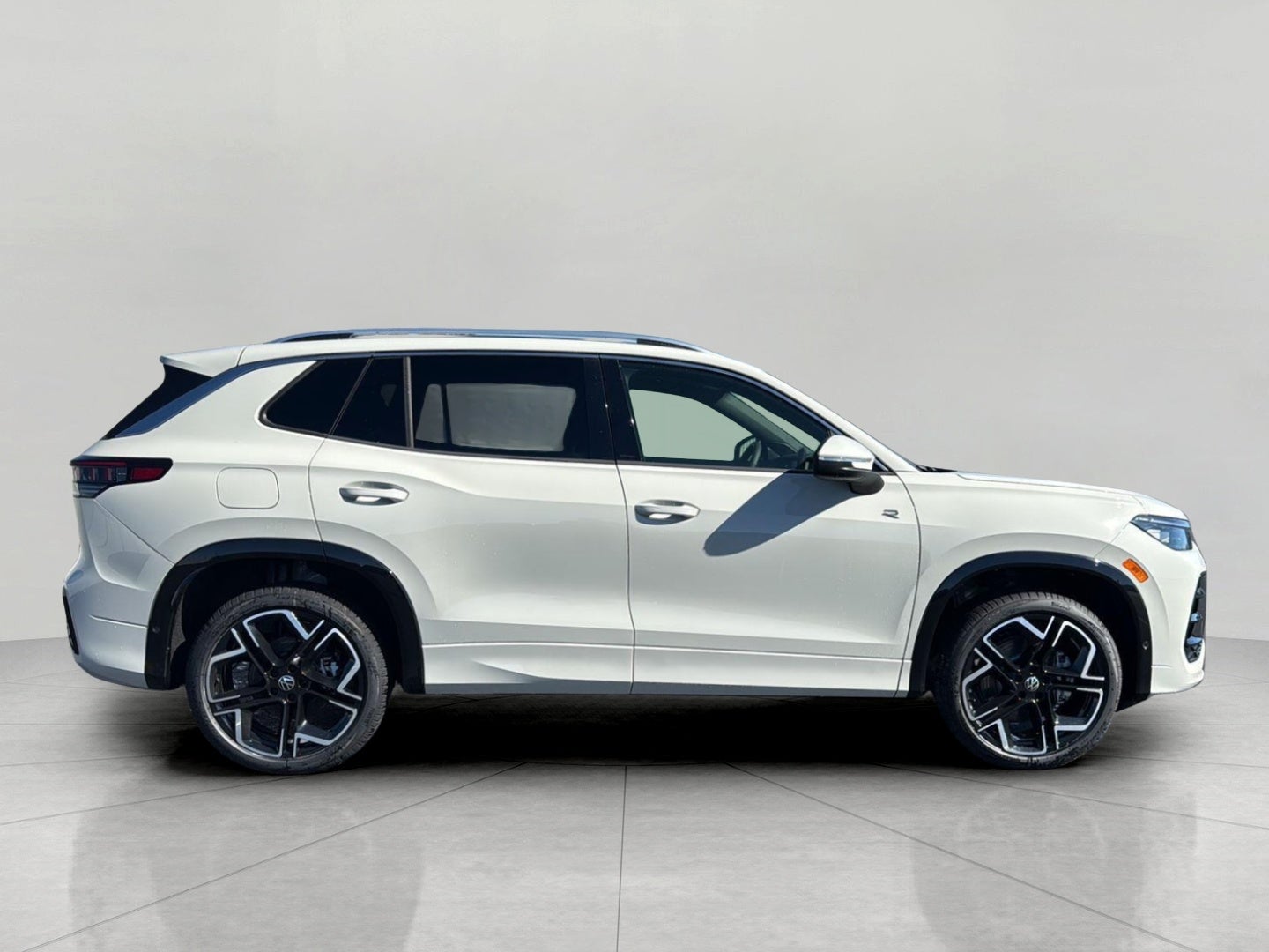 2026 Volkswagen Tiguan SEL R-Line Turbo 4MOTION
