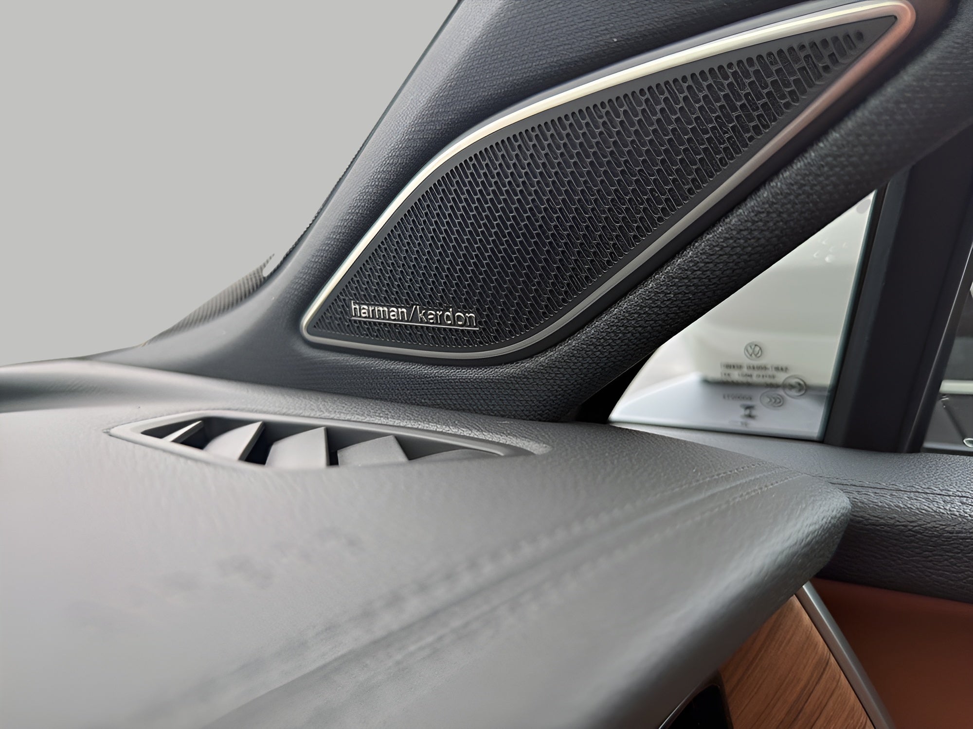 2026 Volkswagen Tiguan 2.0T SEL R-Line Turbo 4MOTION