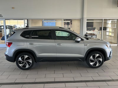 2024 Volkswagen Taos SE 4MOTION