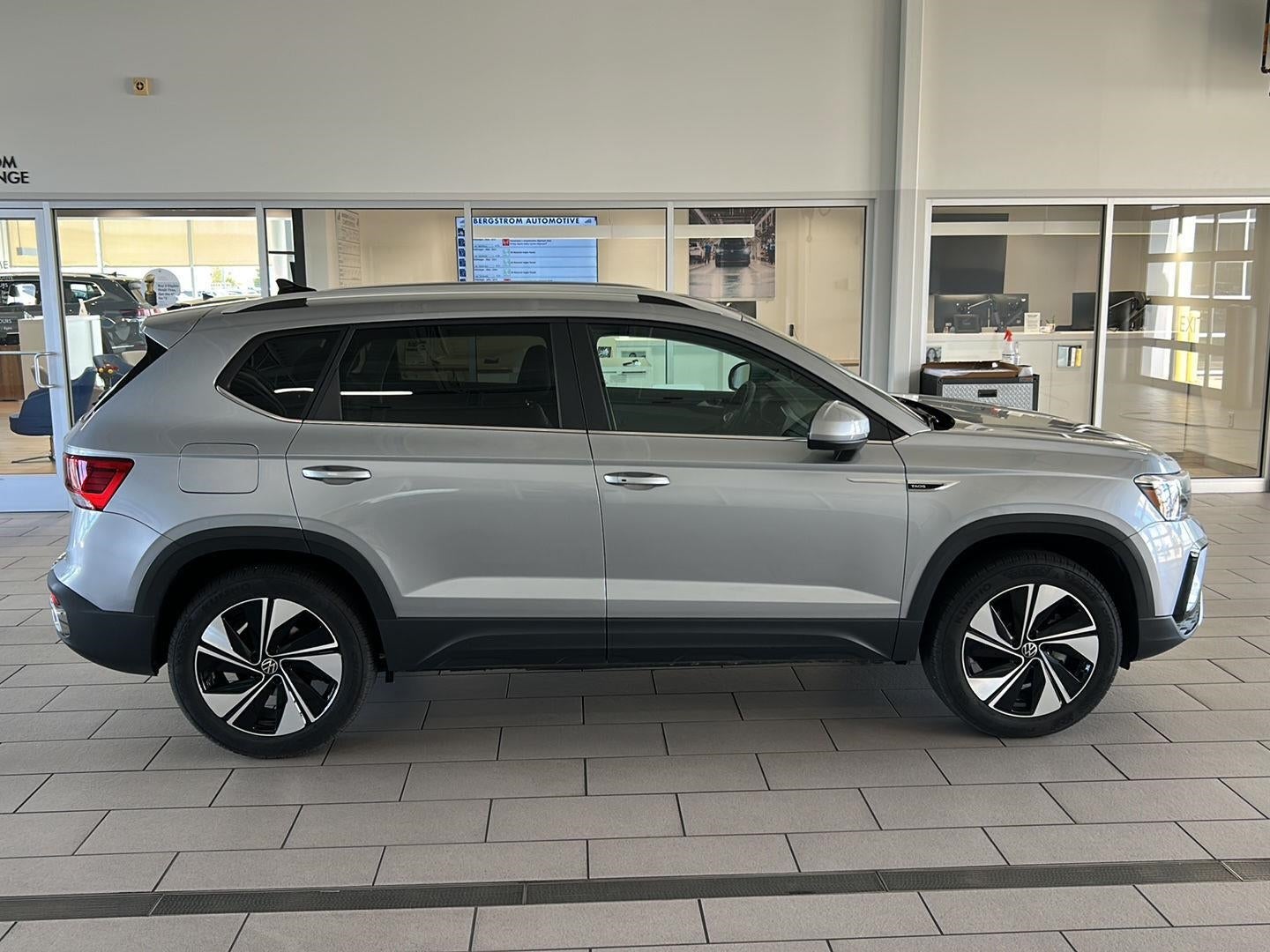 2024 Volkswagen Taos SE 4MOTION