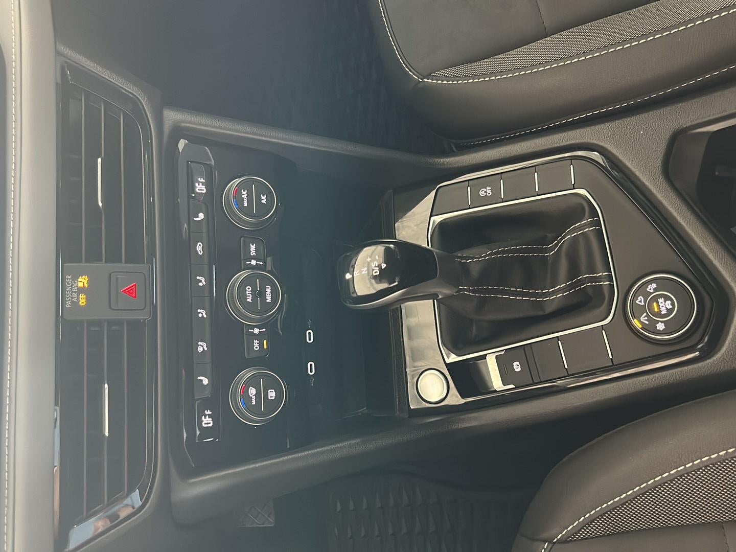 2024 Volkswagen Taos SE 4MOTION