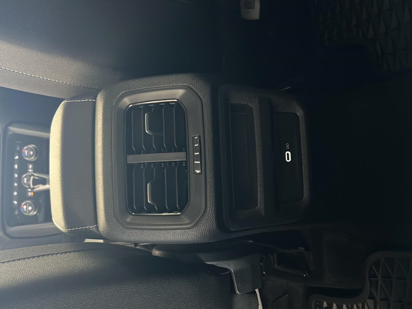 2024 Volkswagen Taos SE 4MOTION