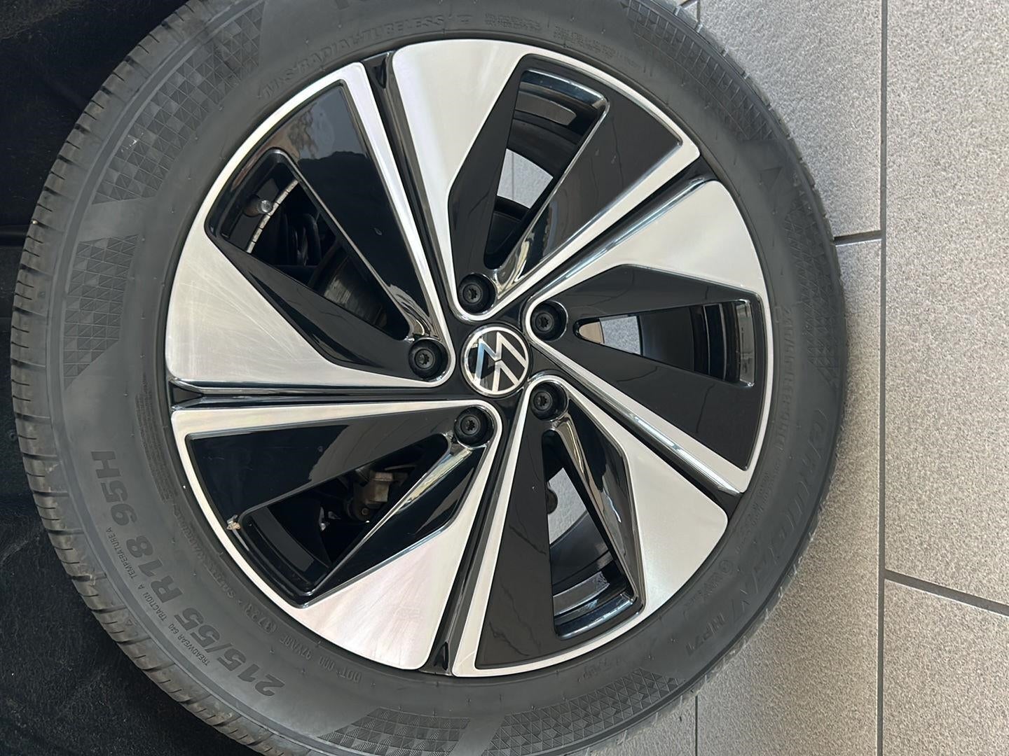 2024 Volkswagen Taos SE 4MOTION