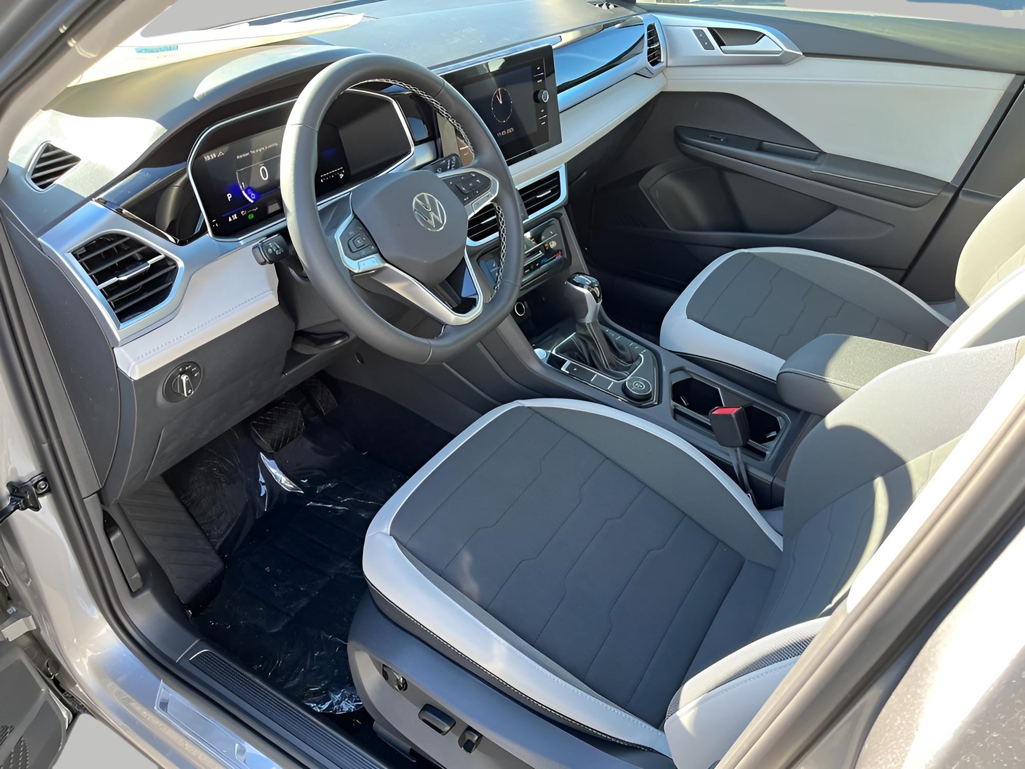 2025 Volkswagen Taos SE 4MOTION