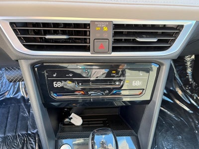 2025 Volkswagen Taos SE 4MOTION