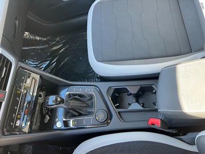 2025 Volkswagen Taos SE 4MOTION