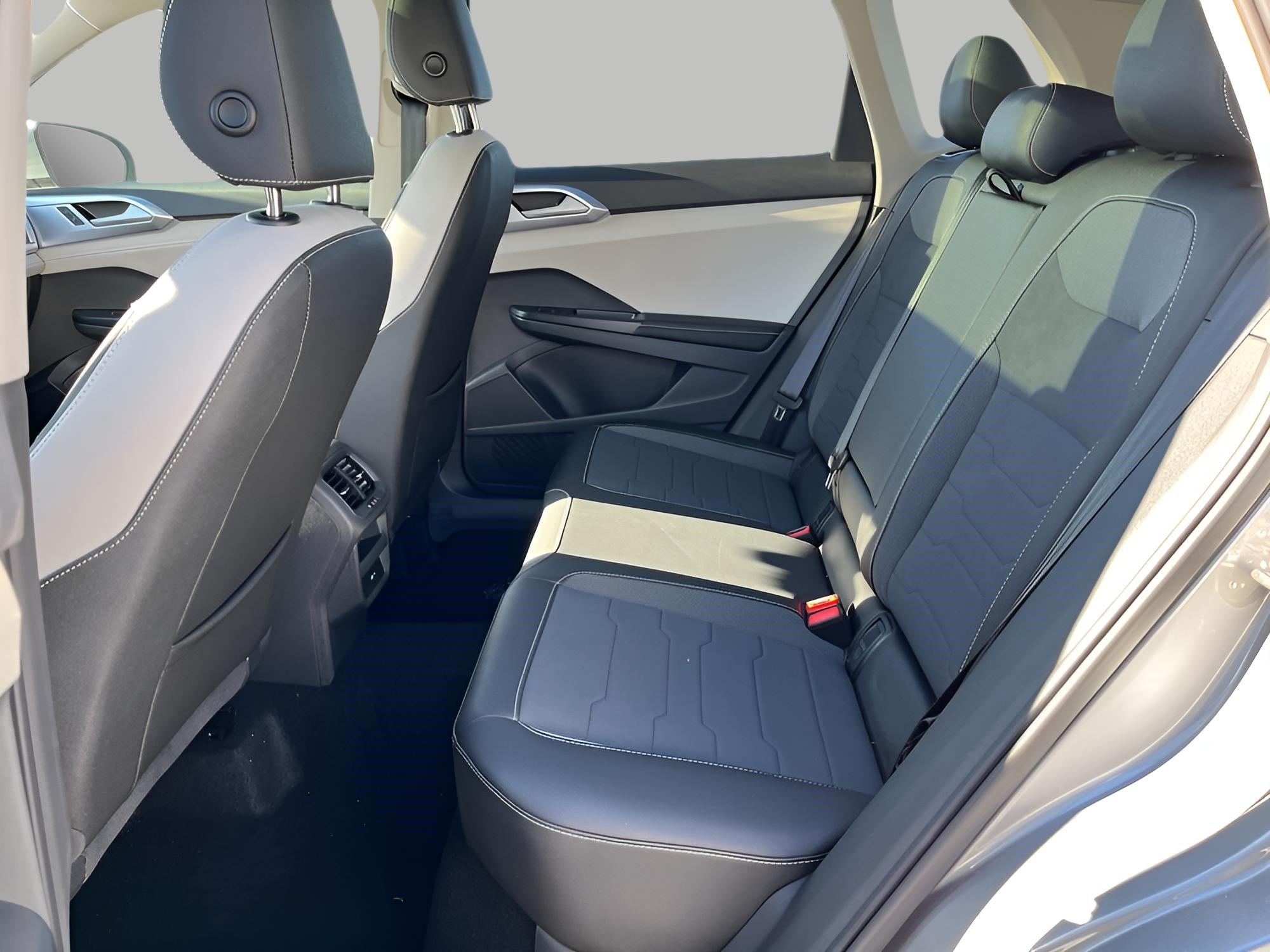 2025 Volkswagen Taos SE 4MOTION