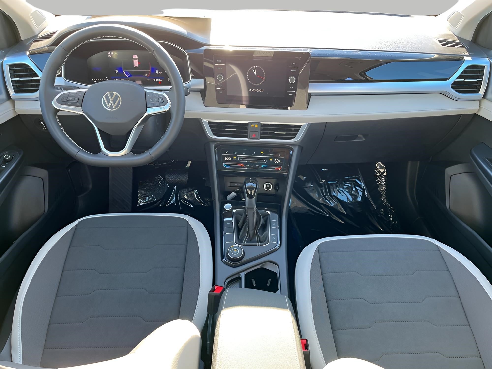 2025 Volkswagen Taos SE 4MOTION