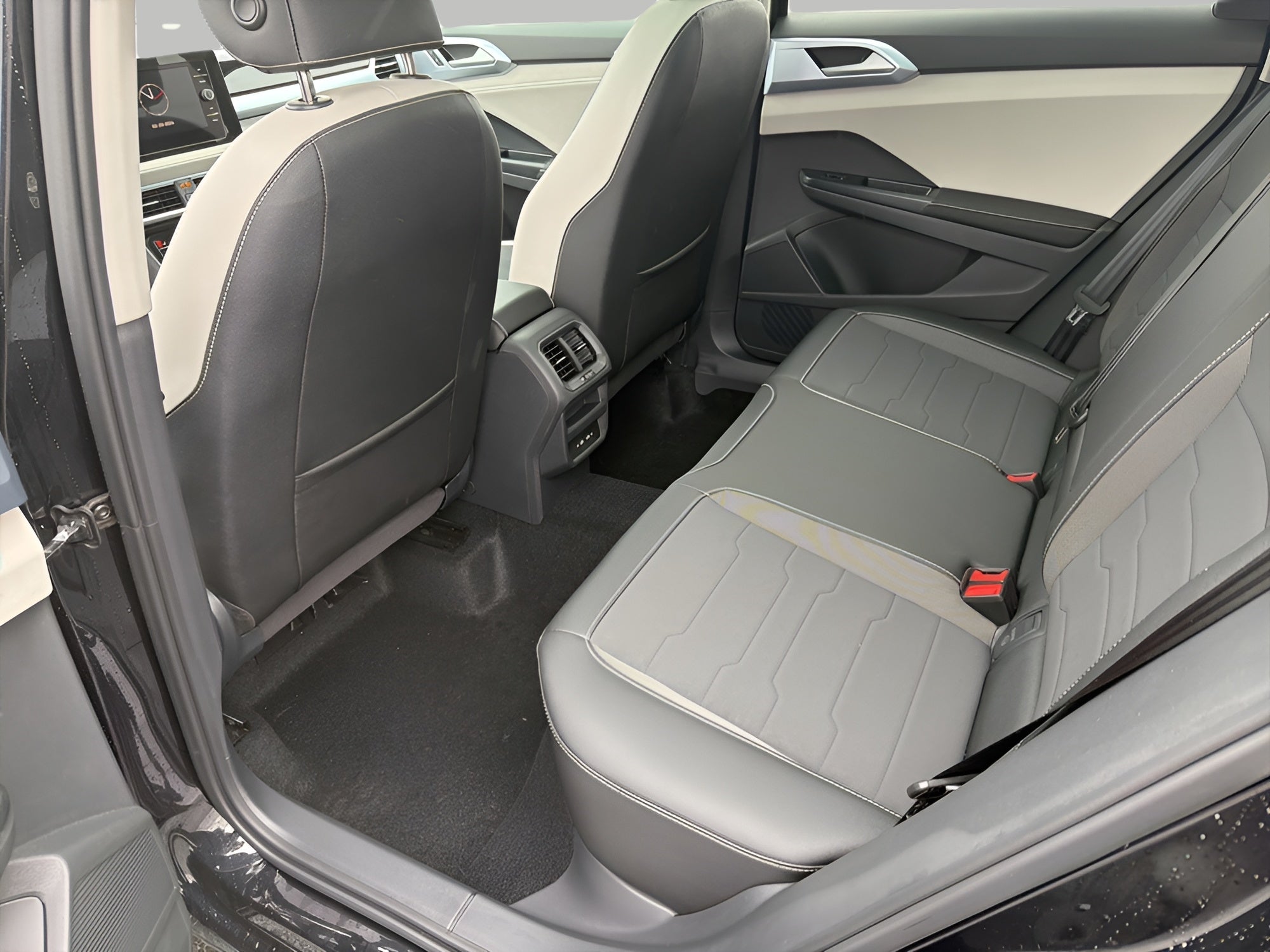 2026 Volkswagen Taos SE 4MOTION