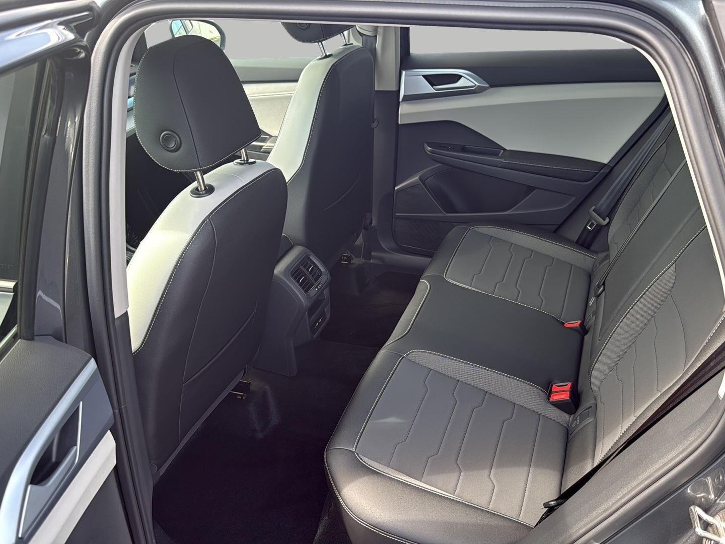 2026 Volkswagen Taos SE 4MOTION