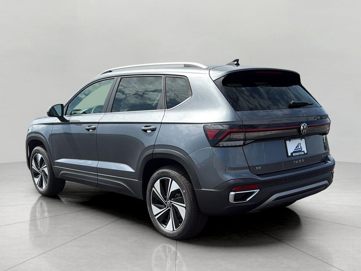 2026 Volkswagen Taos SE 4MOTION