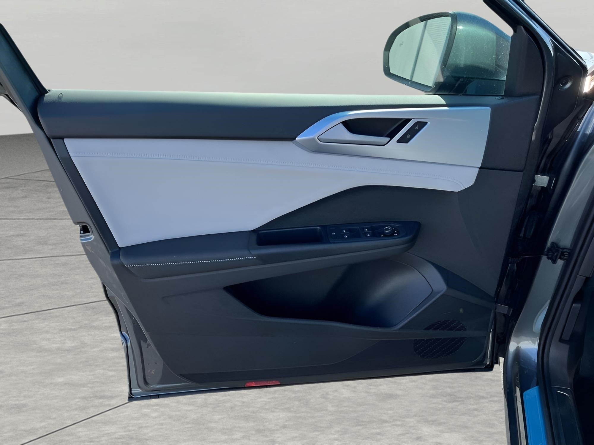 2025 Volkswagen Taos SE 4MOTION