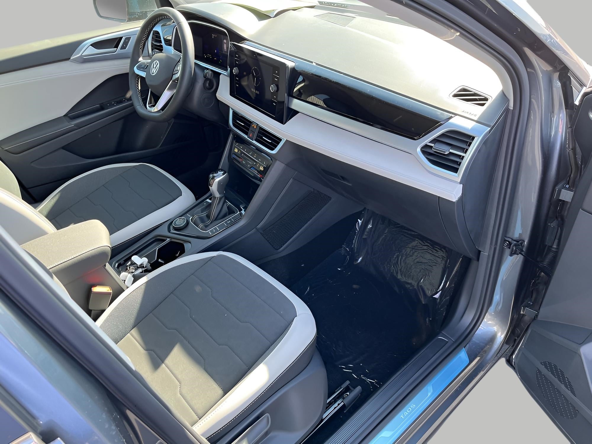 2025 Volkswagen Taos SE 4MOTION