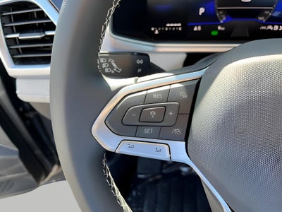 2025 Volkswagen Taos SE 4MOTION