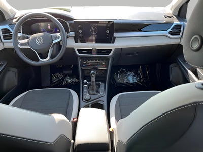 2025 Volkswagen Taos SE 4MOTION