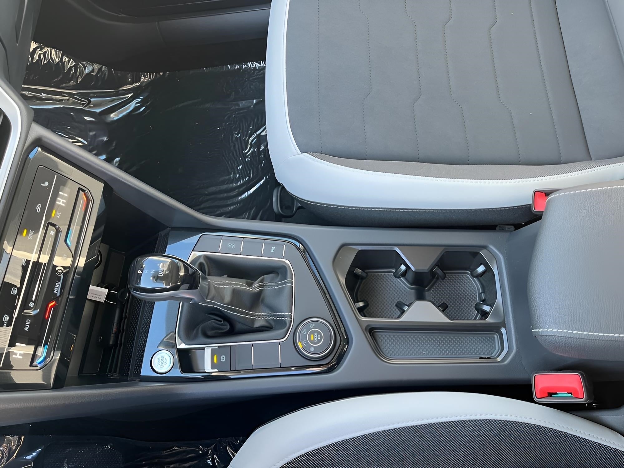 2025 Volkswagen Taos SE 4MOTION