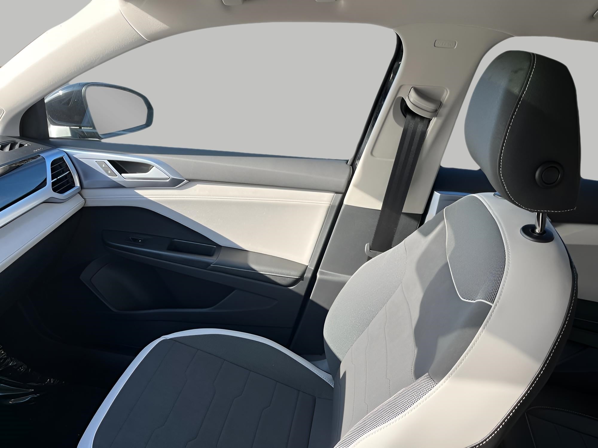 2025 Volkswagen Taos SE 4MOTION