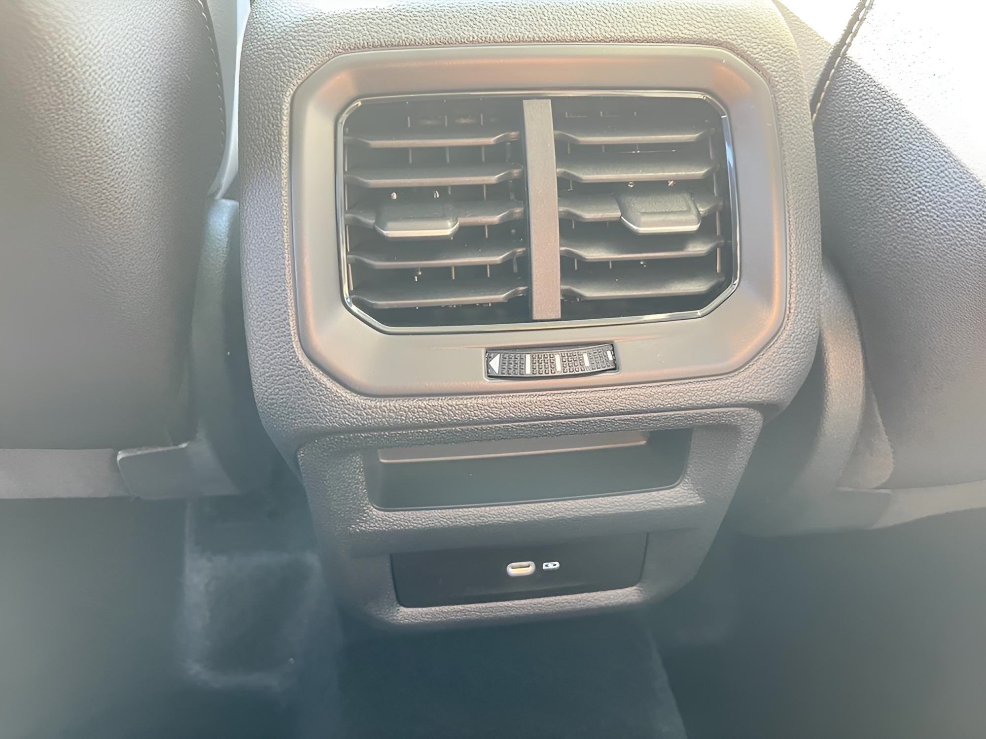 2025 Volkswagen Taos SE 4MOTION