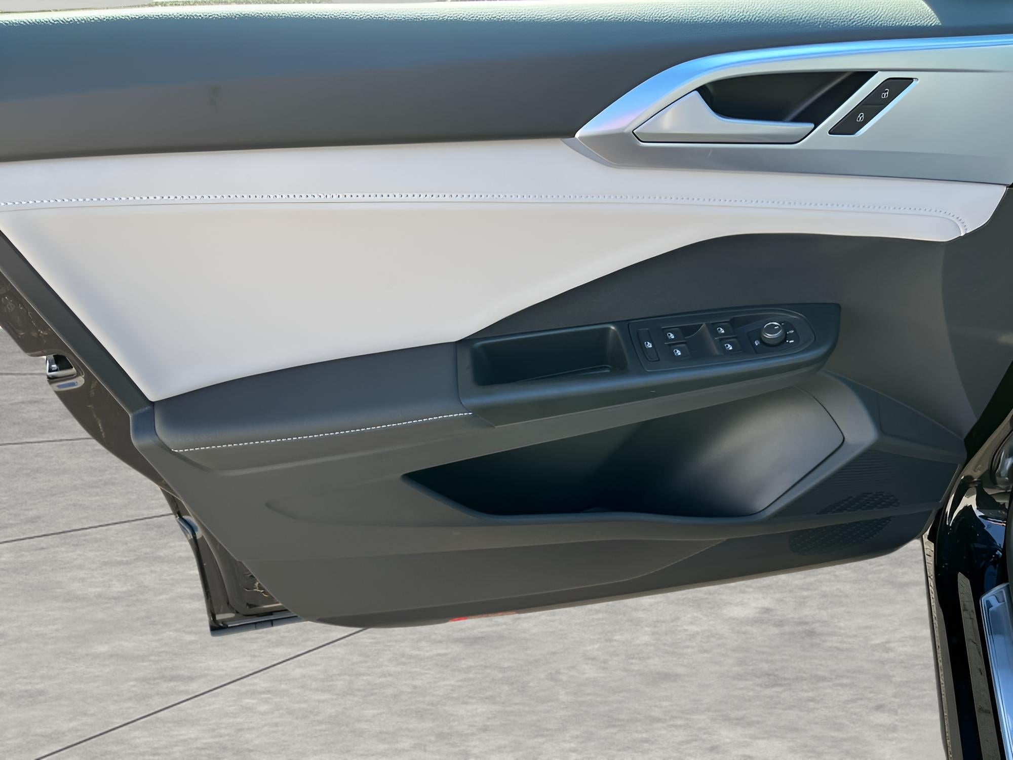 2025 Volkswagen Taos SE 4MOTION