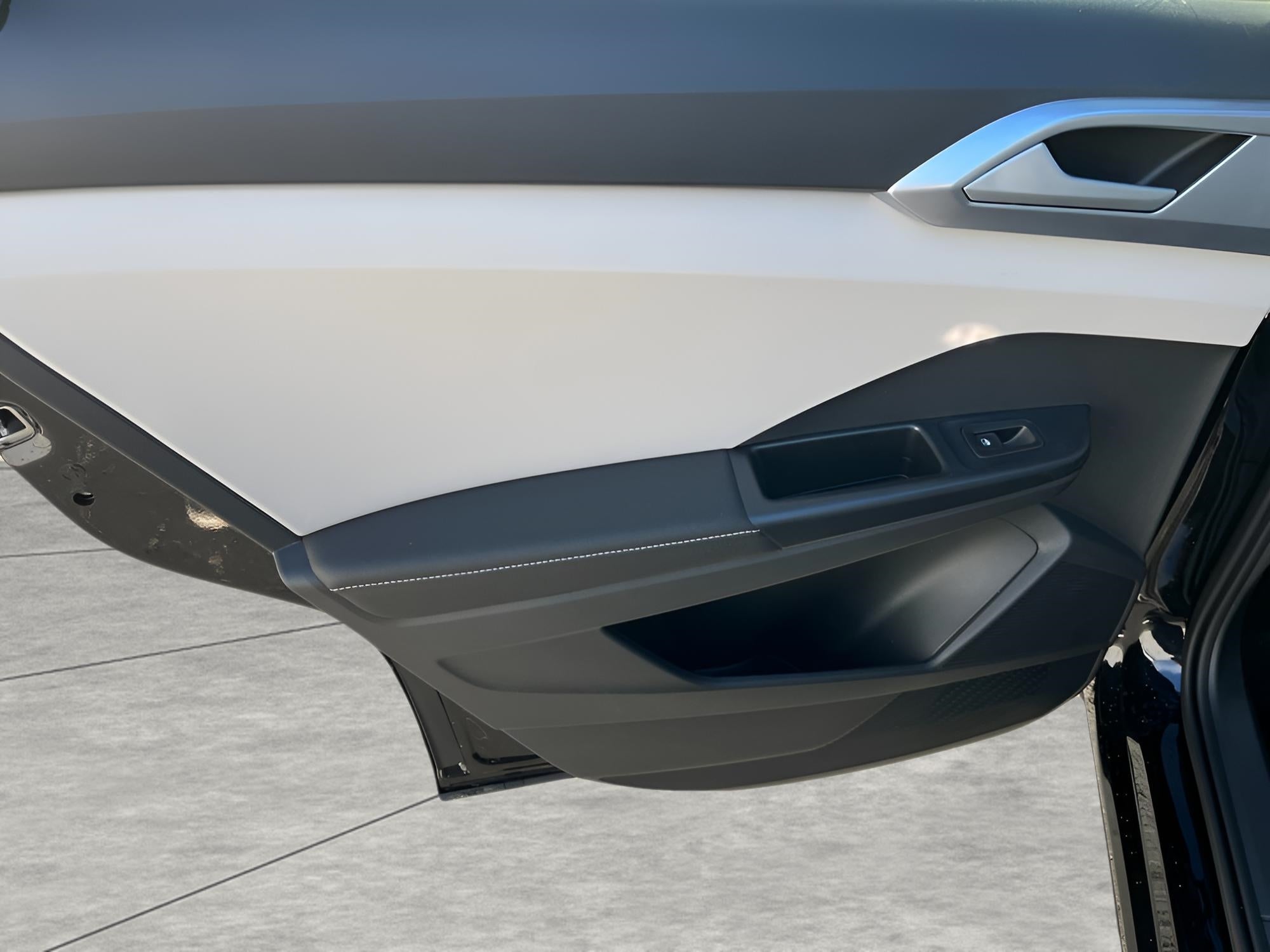 2025 Volkswagen Taos SE 4MOTION