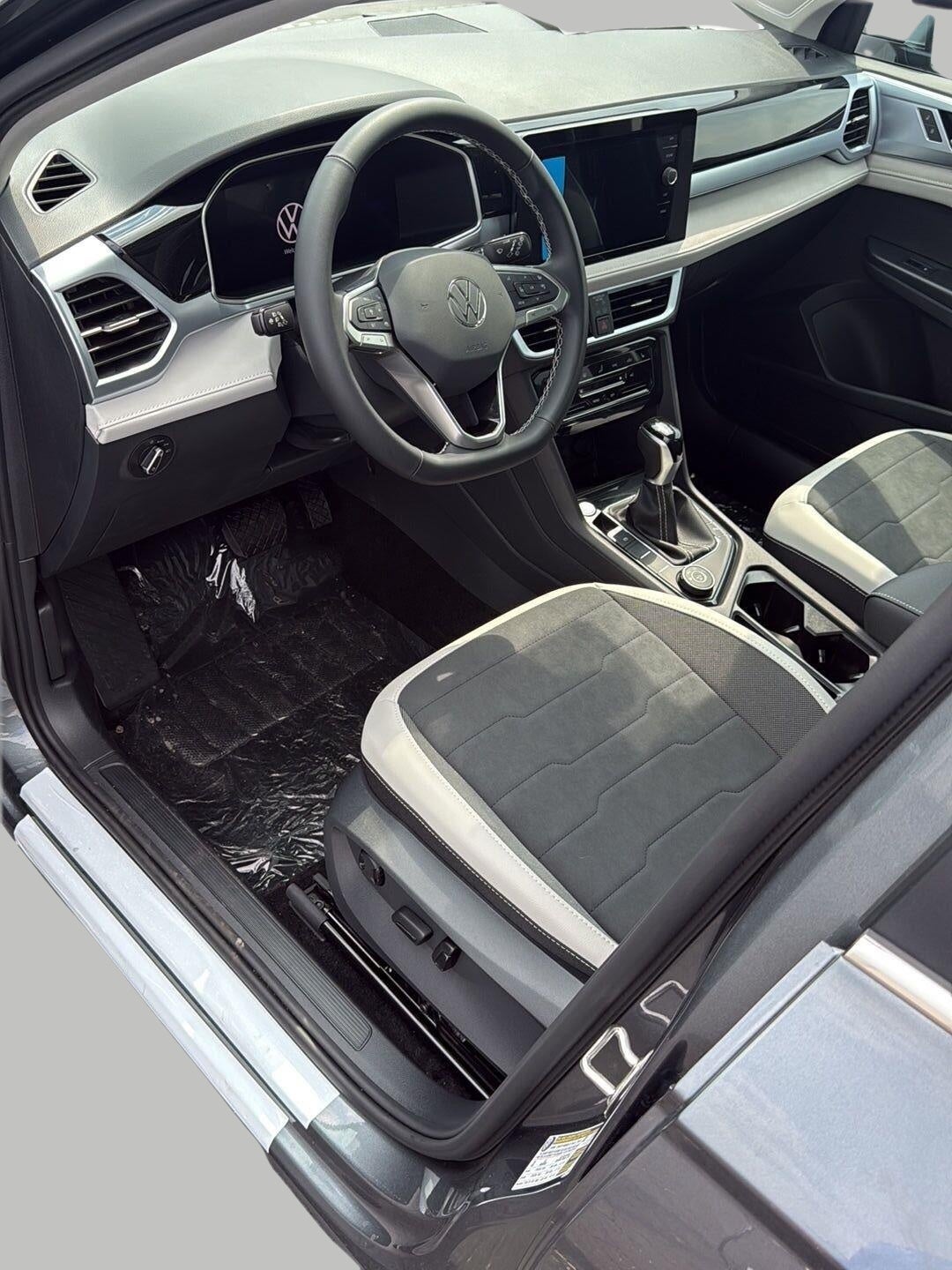 2026 Volkswagen Taos SE 4MOTION