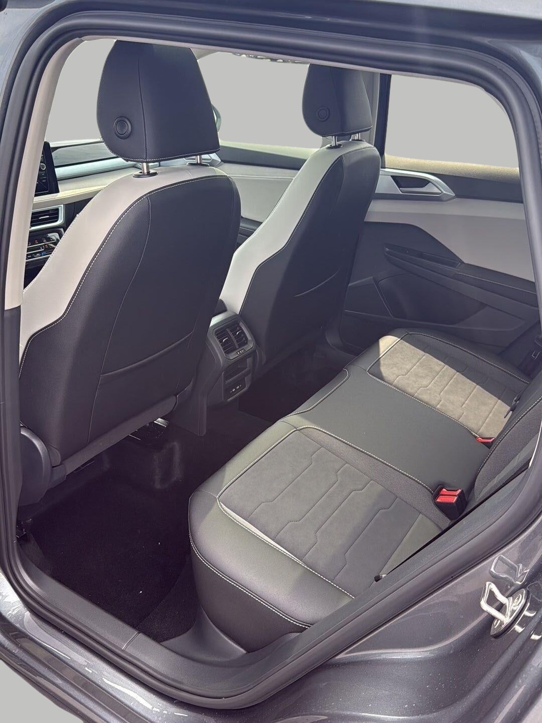 2026 Volkswagen Taos SE 4MOTION