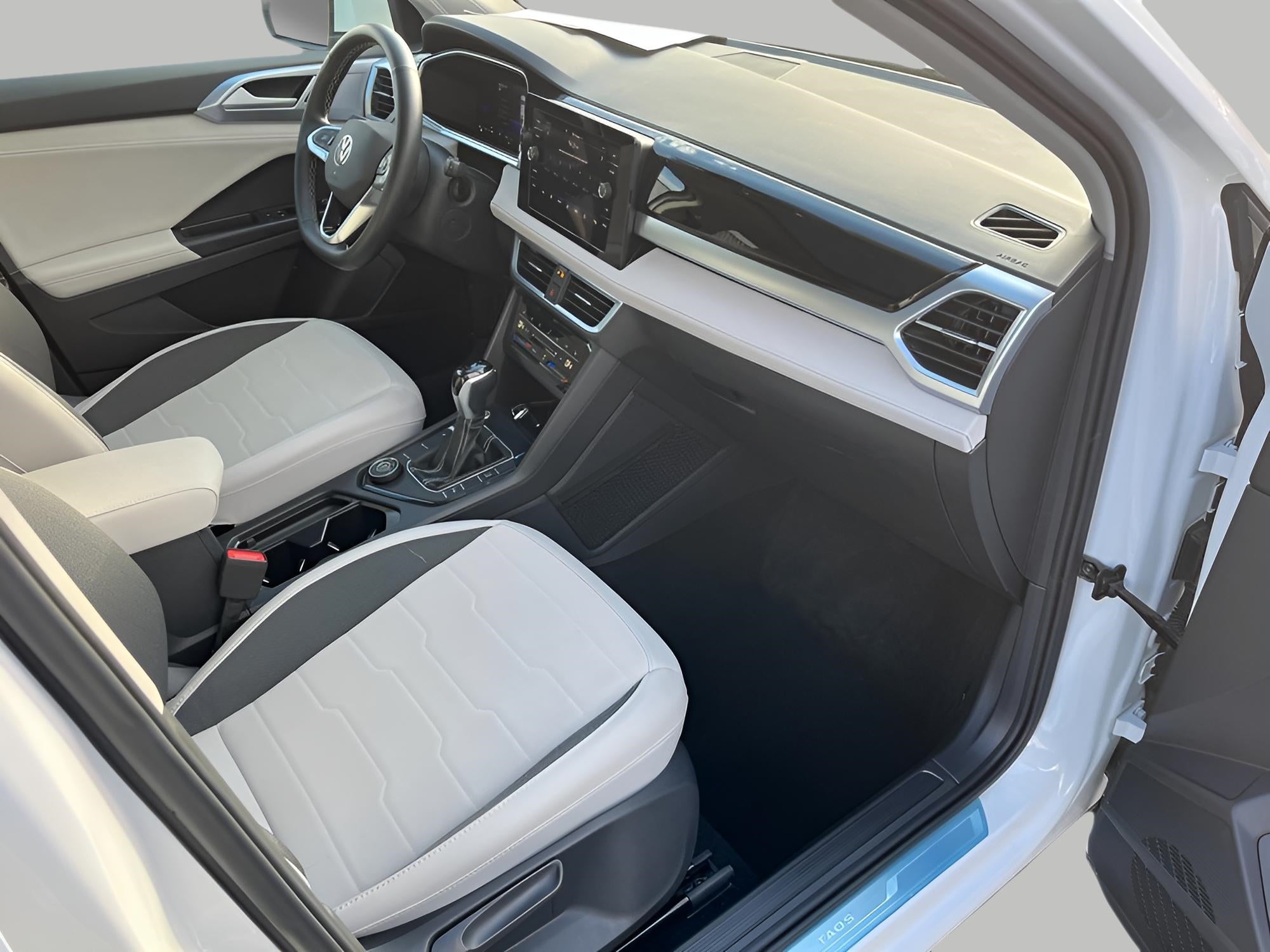 2025 Volkswagen Taos SE 4MOTION