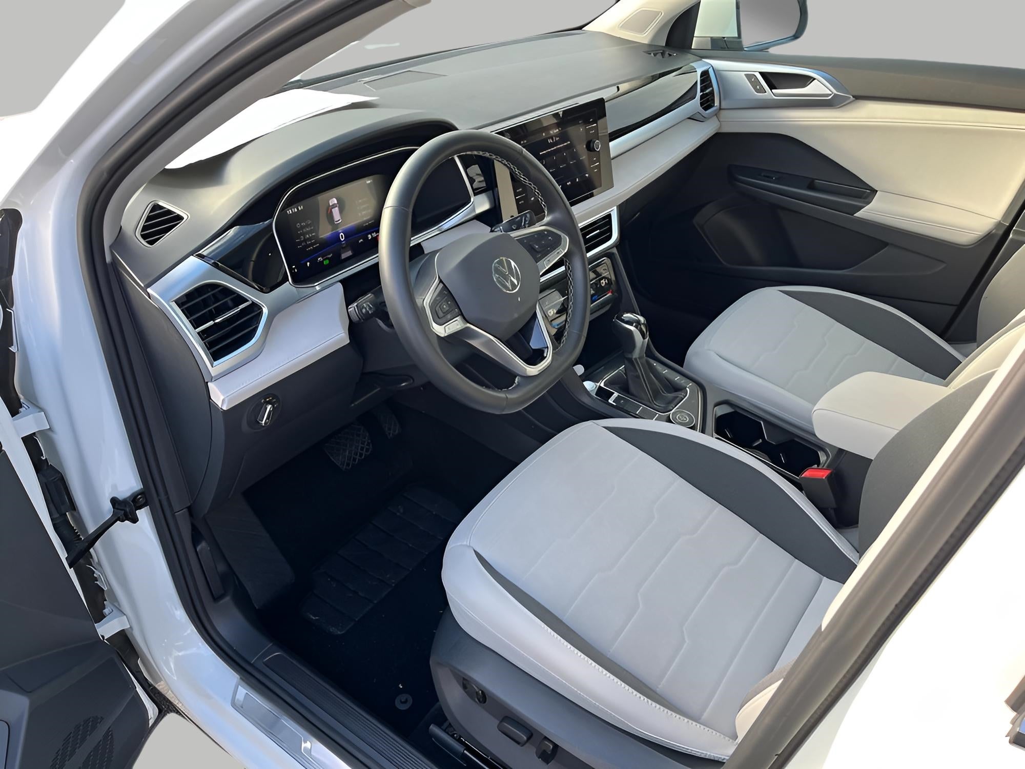 2025 Volkswagen Taos SE 4MOTION