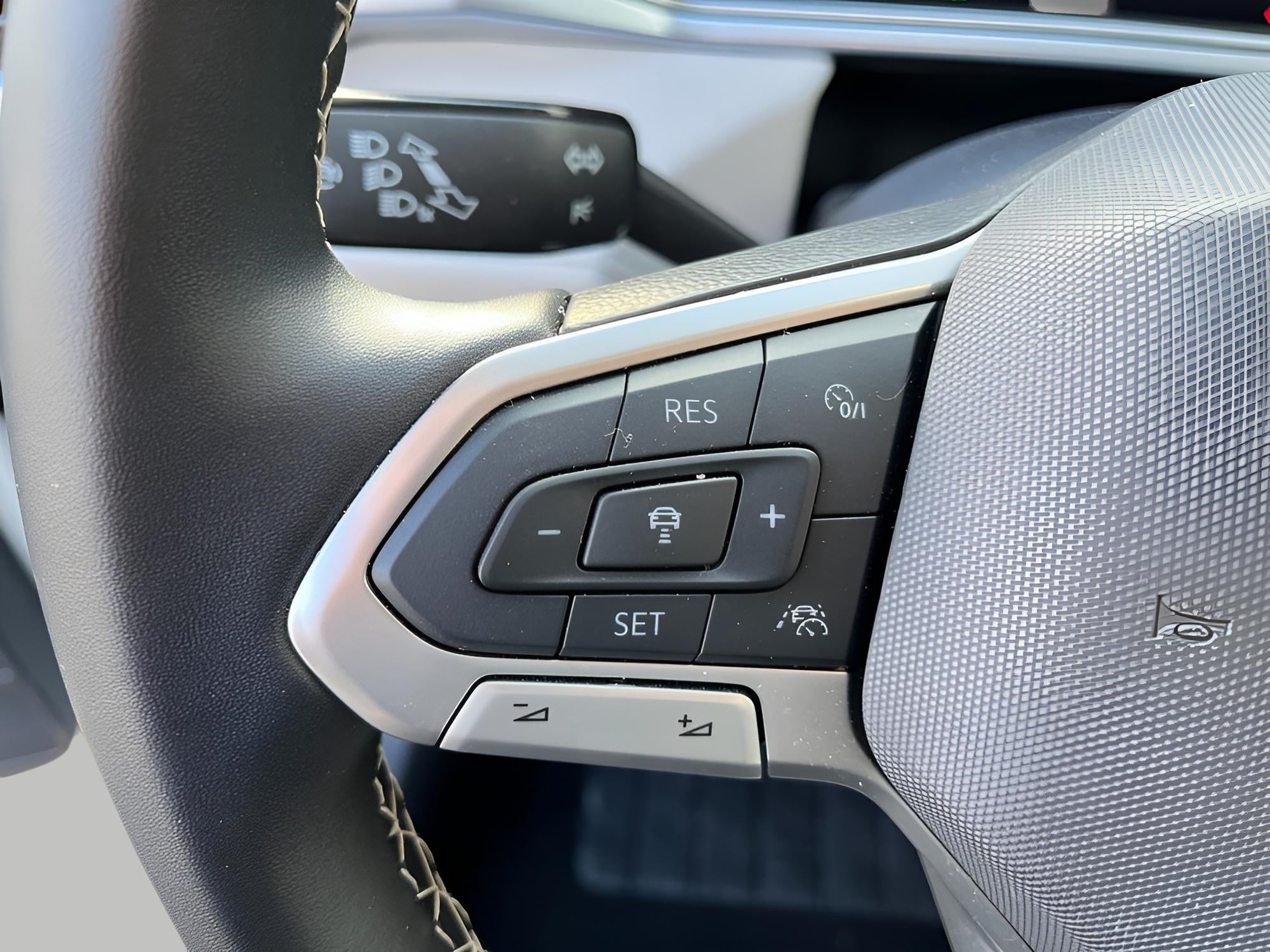 2025 Volkswagen Taos SE 4MOTION