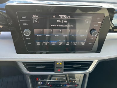 2025 Volkswagen Taos SE 4MOTION