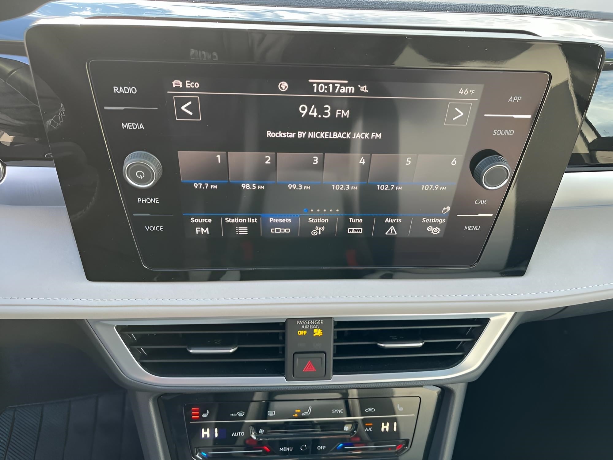 2025 Volkswagen Taos SE 4MOTION