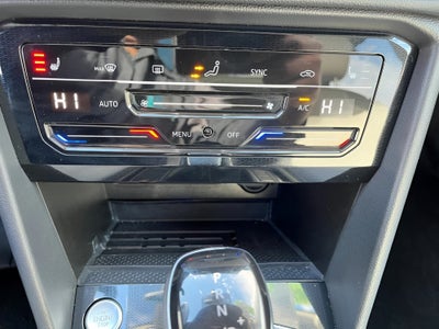 2025 Volkswagen Taos SE 4MOTION