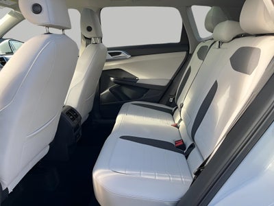 2025 Volkswagen Taos SE 4MOTION