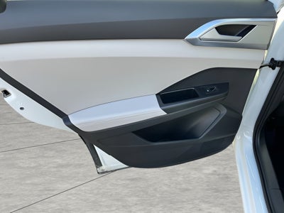 2025 Volkswagen Taos SE 4MOTION