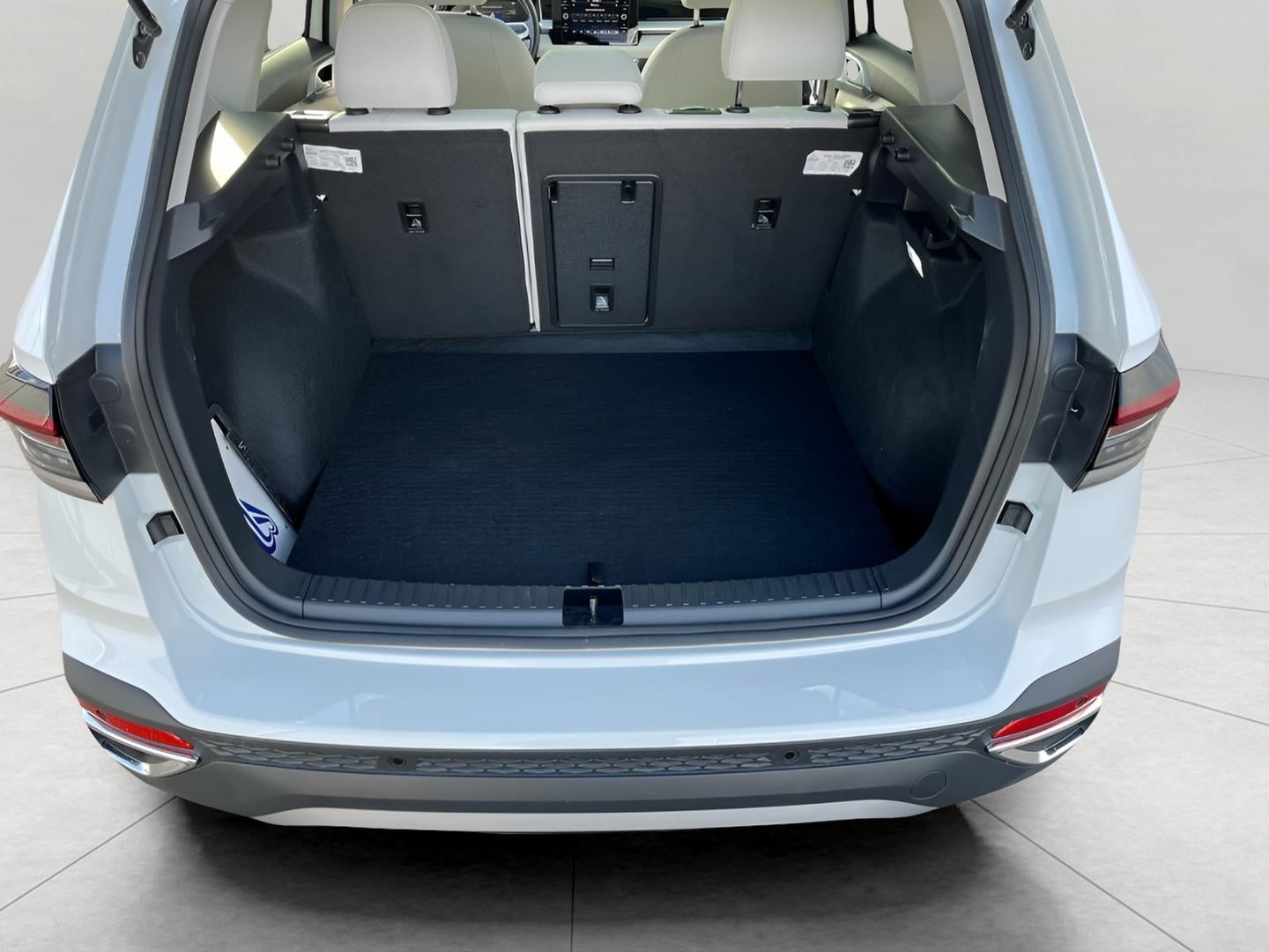 2025 Volkswagen Taos SE 4MOTION