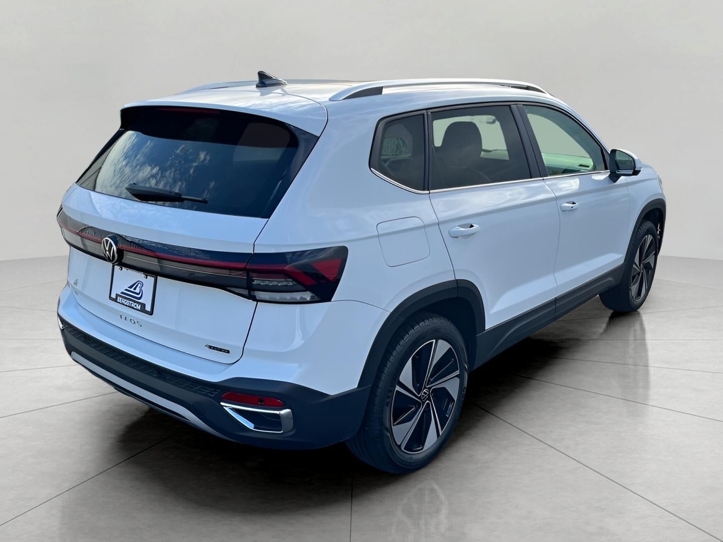 2025 Volkswagen Taos SE 4MOTION