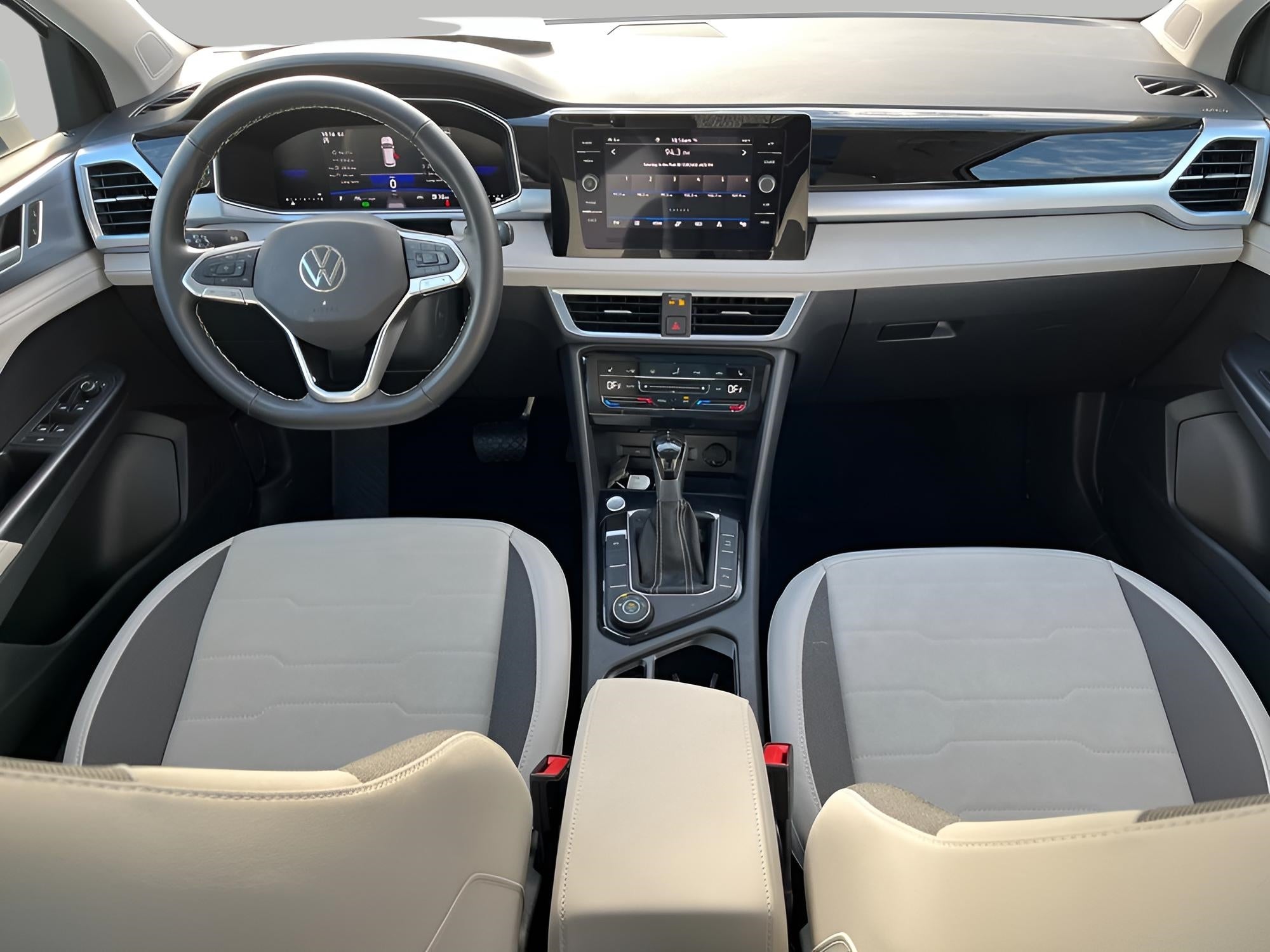 2025 Volkswagen Taos SE 4MOTION