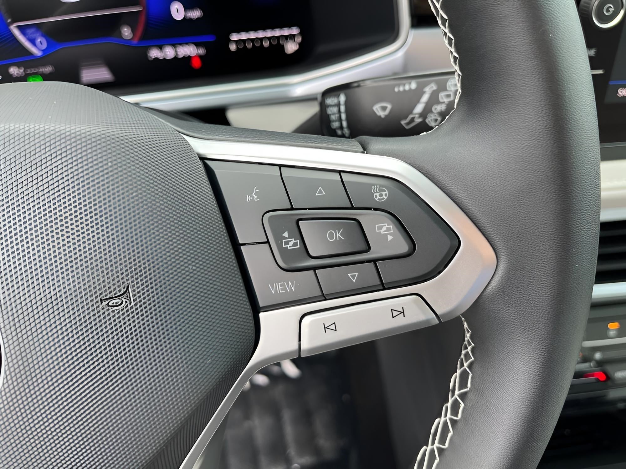 2025 Volkswagen Taos SE 4MOTION