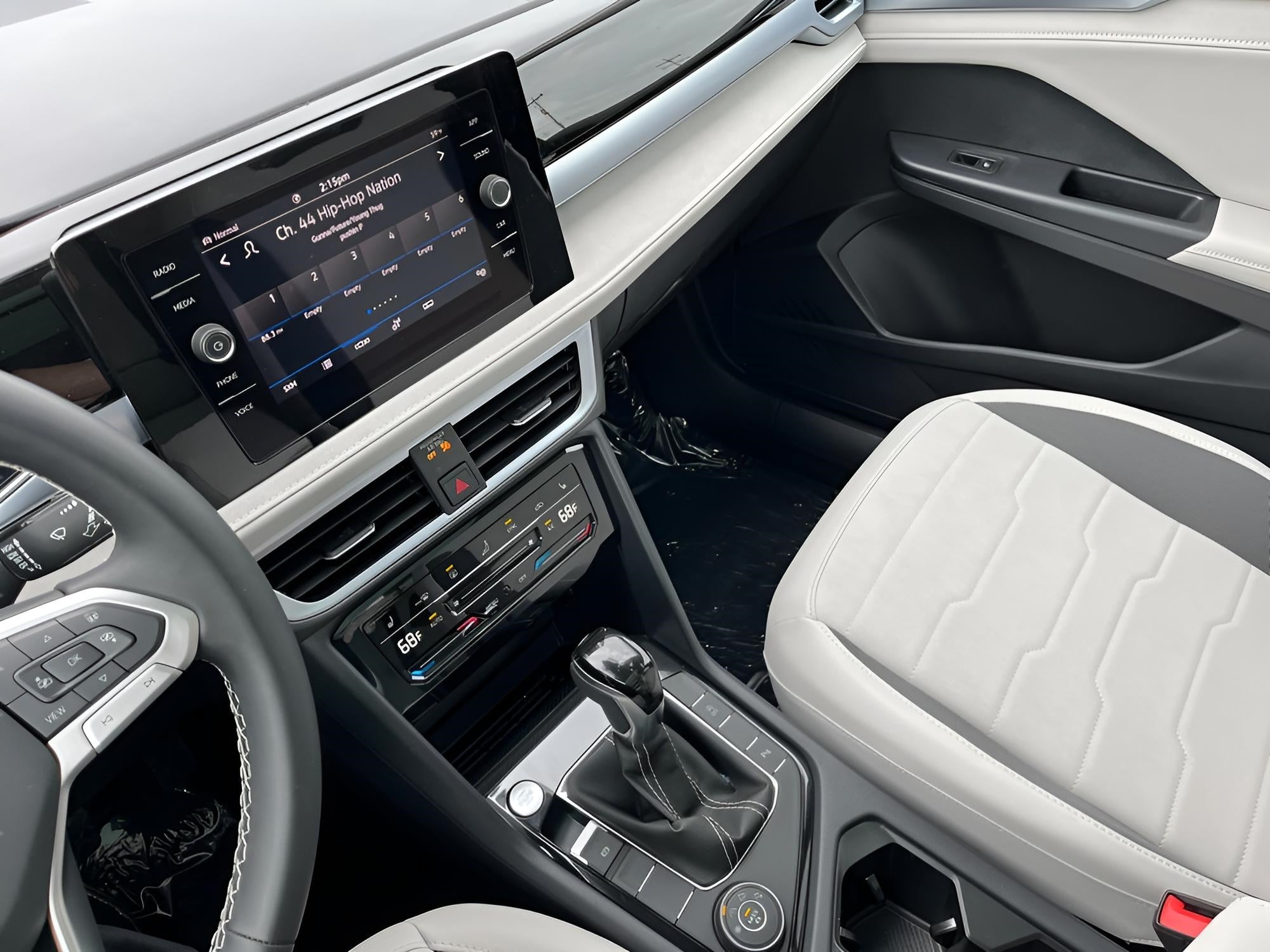 2025 Volkswagen Taos SE 4MOTION