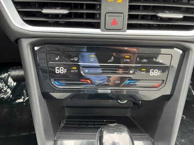 2025 Volkswagen Taos SE 4MOTION